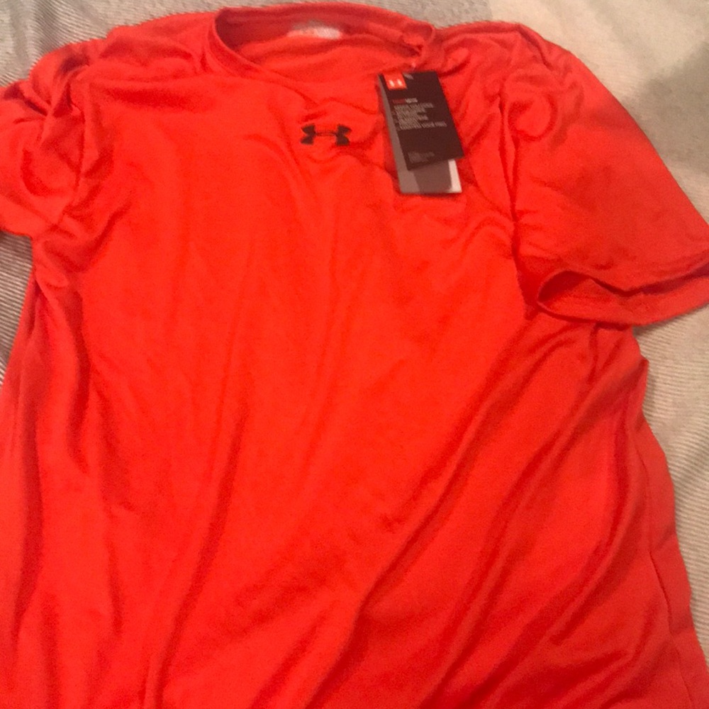 NWT UNDER ARMOUR MENS M T-SHIRT
